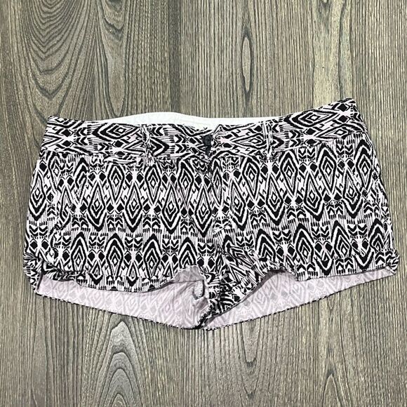 American Eagle Outfitters Womens Aztec Print Shorts Low Rise Black White Size 10 - Picture 1 of 7